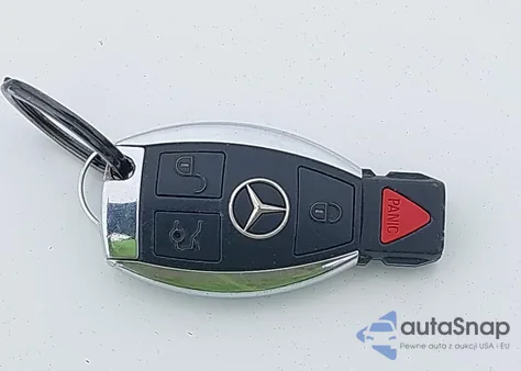 2013 Mercedes-Benz C 250 Luxury z USA, uszkodzony, nr VIN WDDGF4HBXDA879698